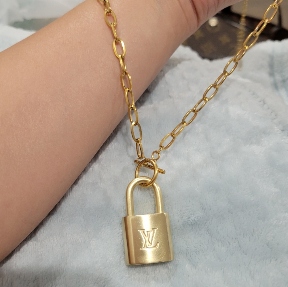 💯 Authentic Louis Vuitton Lock and Key Gold Brass